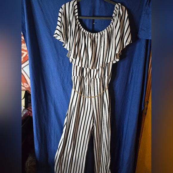 Vibe Sportswear Elegant Black and White Striped Jumpsuit NWT - Picture 6 of 7